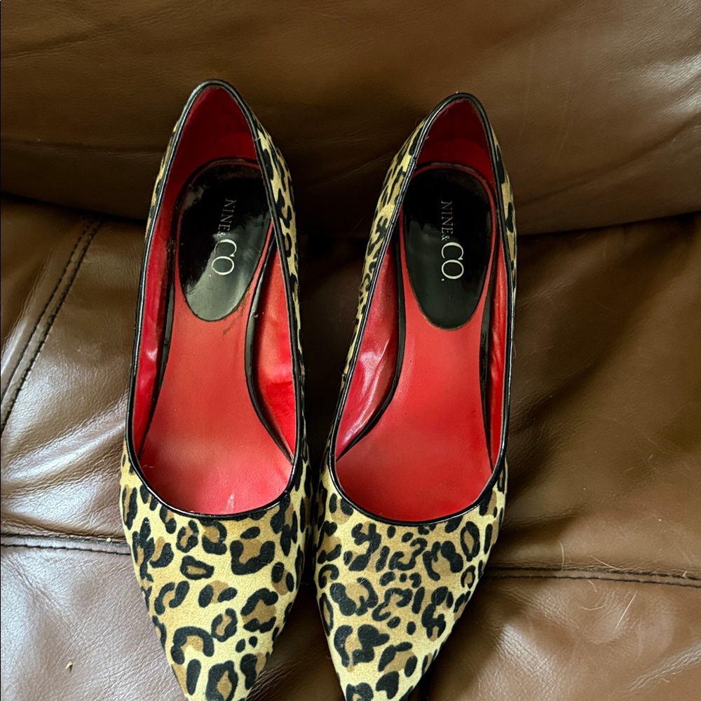 Nine West Leopard Print Pumps with Red Lining - Picture 3 of 3